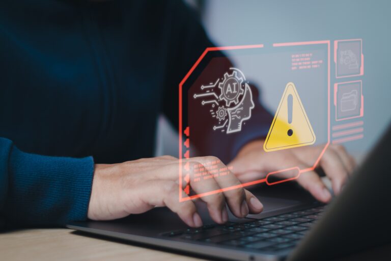 Seorang pengguna bekerja pada sistem berbasis AI dengan simbol peringatan, menggambarkan potensi risiko dalam AI dalam keselamatan pasien. Gambar ini menyoroti kekhawatiran seperti bias AI, keamanan data, dan kesalahan algoritma dalam pengambilan keputusan di layanan kesehatan.